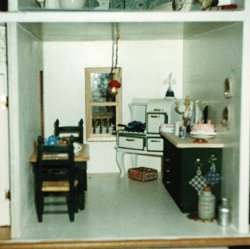 Dollhouse Kitchen in Miniature 1