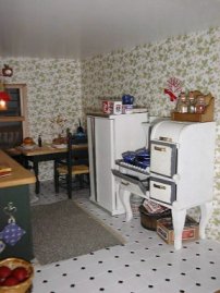 Dollhouse Kitchen in Miniature 3